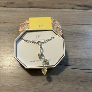Chic Silver Necklace with Yellow Gemstones